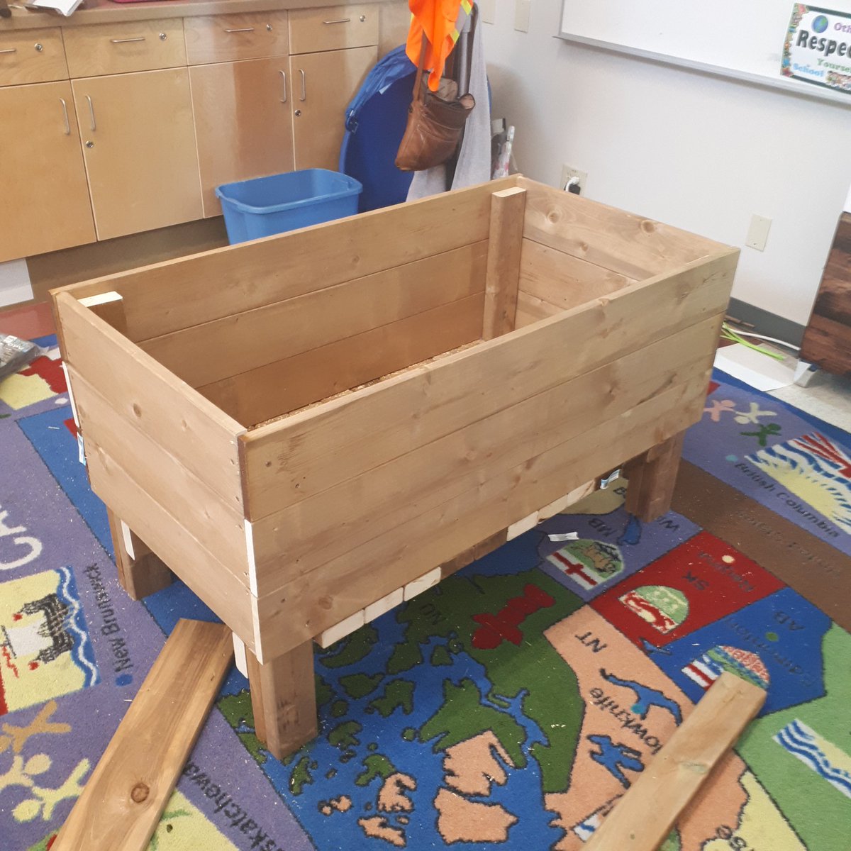 Hansonlovestech's tweet photo. Ss this morning: "Mrs. Hanson, it's like Minecraft, only better!" 
"I guess we really do need math for important things."
"Wow, we can do cool things." Yup, my little charges, you CAN do cool things! 3 more to go and the design the sub irrigarion system.  #APEGAeducates https://t.co/E1mw2kUXrt