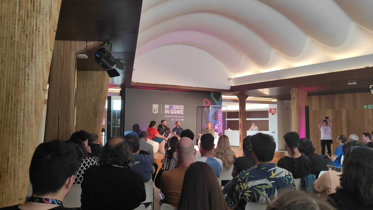 SecondWorld_io's tweet photo. Enjoying at @MadridinGame's "tardeo" 🎮
#SecondWorldGames #GameOn #CremaGames https://t.co/9ZQsyLLM8a