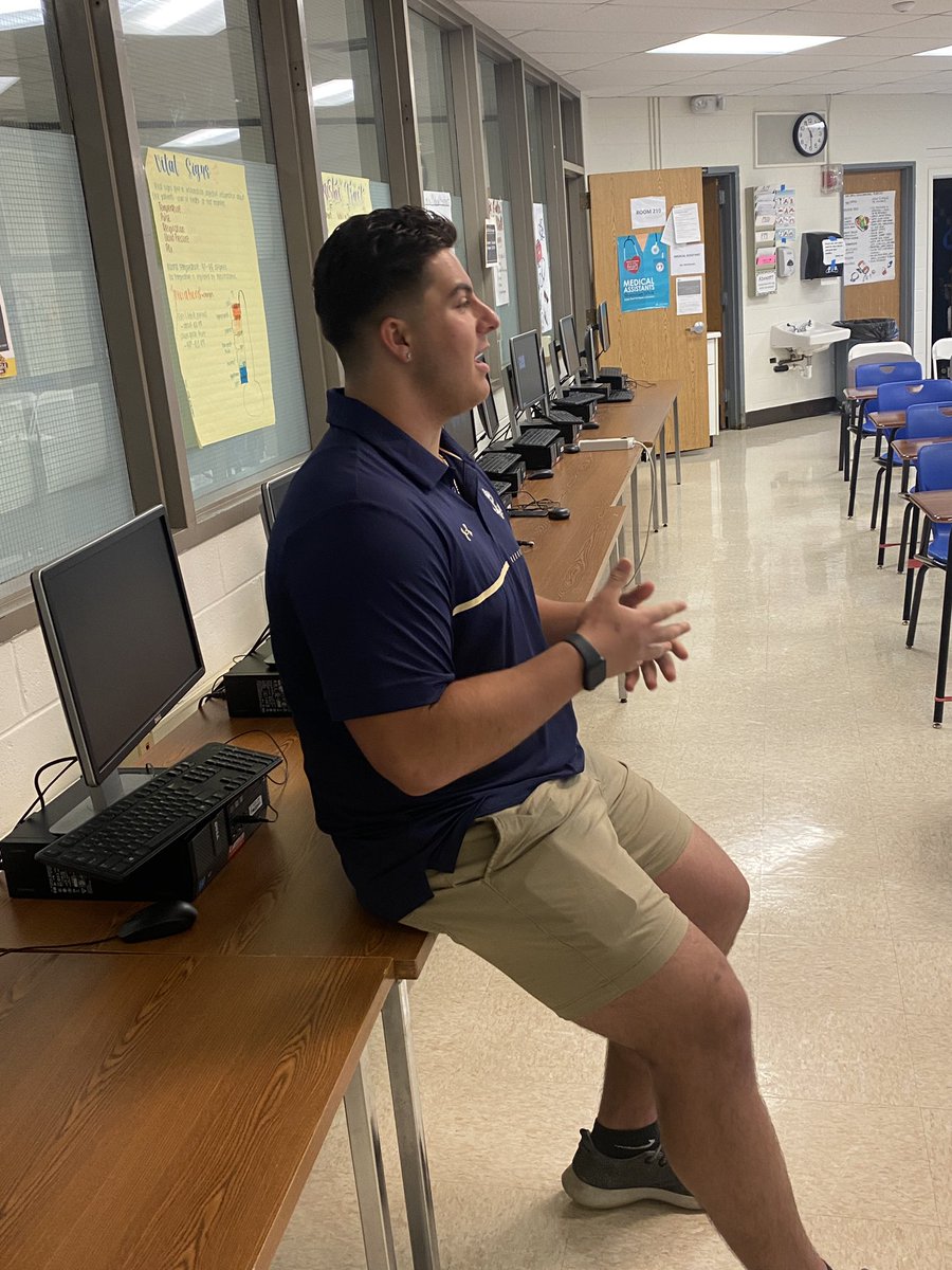 TuskerAthletics's tweet photo. A great night watching @polito_jake at @pnwboces discuss his recruiting experience and provide feedback to parents at the ‘Sports in College’ Panel Discussion. Thank you for always representing our community and district so well over the past four years! 🐘🏈 @SomersFootball https://t.co/hgsC1JjdG3