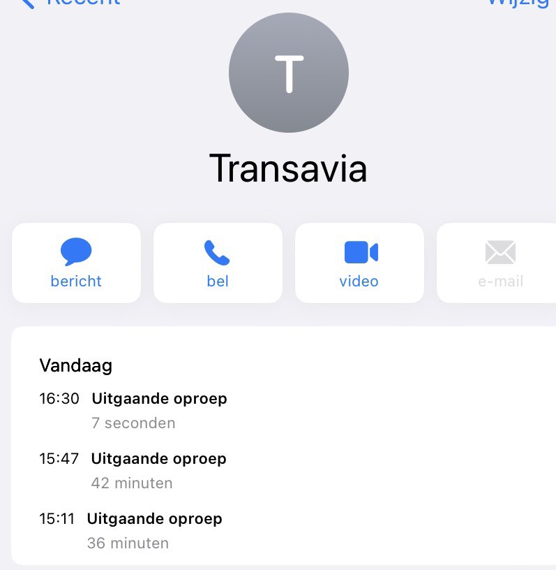 Gijzen500's tweet photo. @transavia Vanmiddag is onze vlucht voor vrijdagmiddag gecancelled, kan gebeuren… maar dat de telefoon er tot 2x toe na 40 minuten wordt opgegooid???? https://t.co/gtFXsGRJ0H