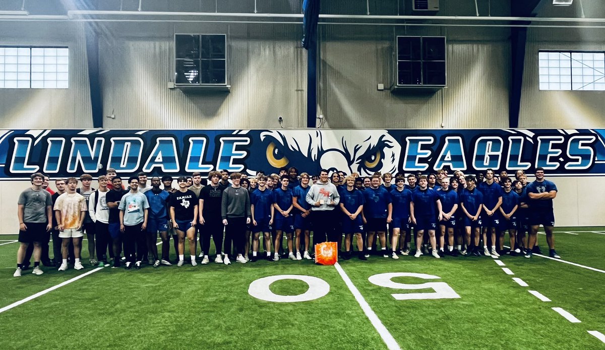 Dave Campbell's Texas Football presented Will Hutchens with an award this afternoon for being named to the Whataburger Super Team! 👏🏼 

<a href="/Lindale_FB/">Lindale Football</a>