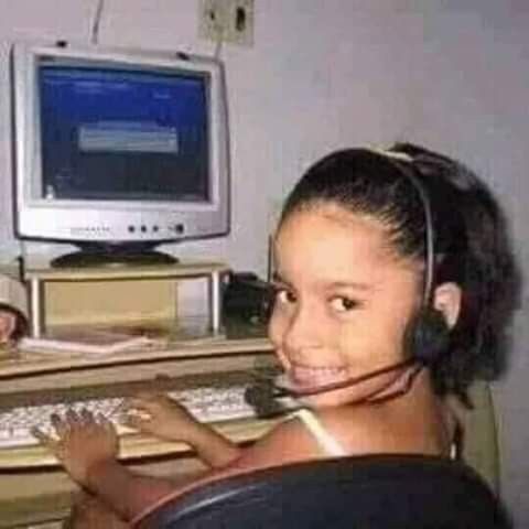 estuve todo el viaje re entretenida escuchando la conversación d unas chicas hasta q empece a desear q una d ellas sea mi amiga pq transmitia mUY BUENAS VIBRAS. cuando bajamos del tren m anime a pedirle el ig y d paso aproveche y le pregunte q querían festejar, ATENTIS!!