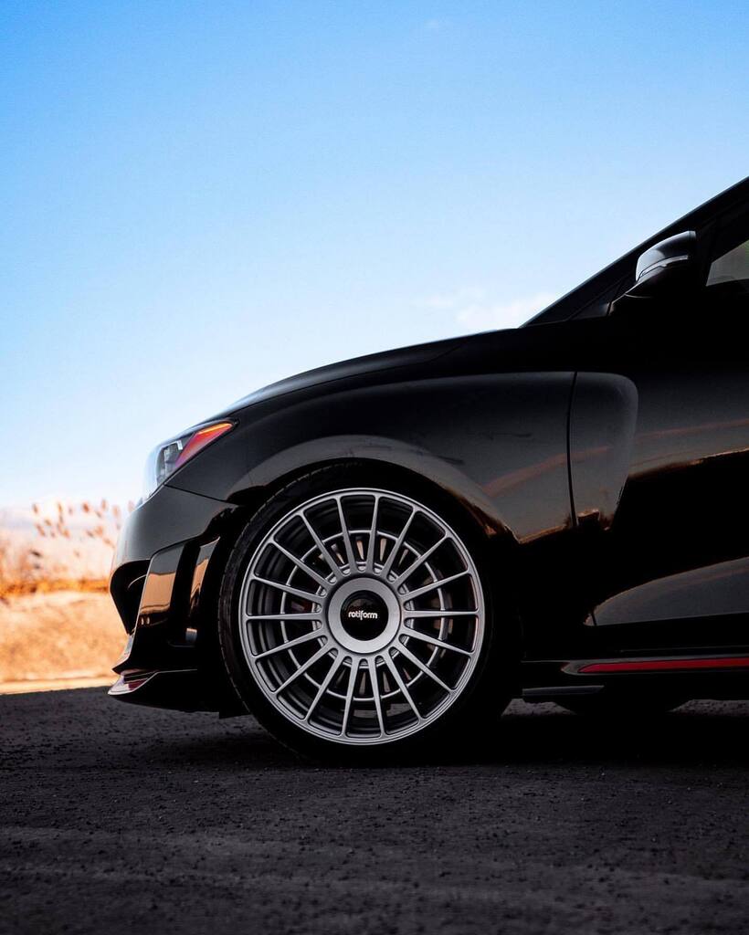 @mariannefs_ lookin’ good on #wheelwednesday with her @rotiform Silver 19' LAS-Rs! . . . . . . ______________ Sponsored by @endngrdco - MARIANNE (10% off) @mfspresets - MARIANNE (15% off) _____________ Part of @nclubcanada @night_ride_club_family #45 … instagr.am/p/CrgeT33vNWU/