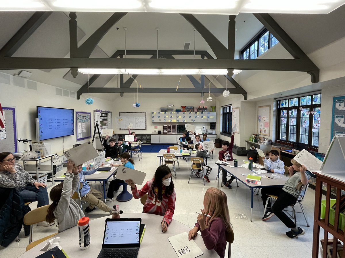 On Monday we practiced putting words in alphabetical order. They did amazing! #raviniarocks #112leads