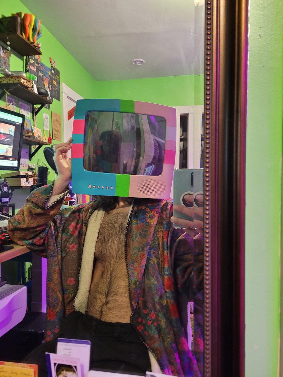 I have the head of a gay television and the body of a goddess (งツ)ว
#ObjectHead #TVHead #ElectronicArt #Cosplay