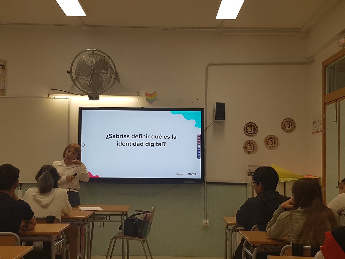 IES Font de Sant Lluís tweet media