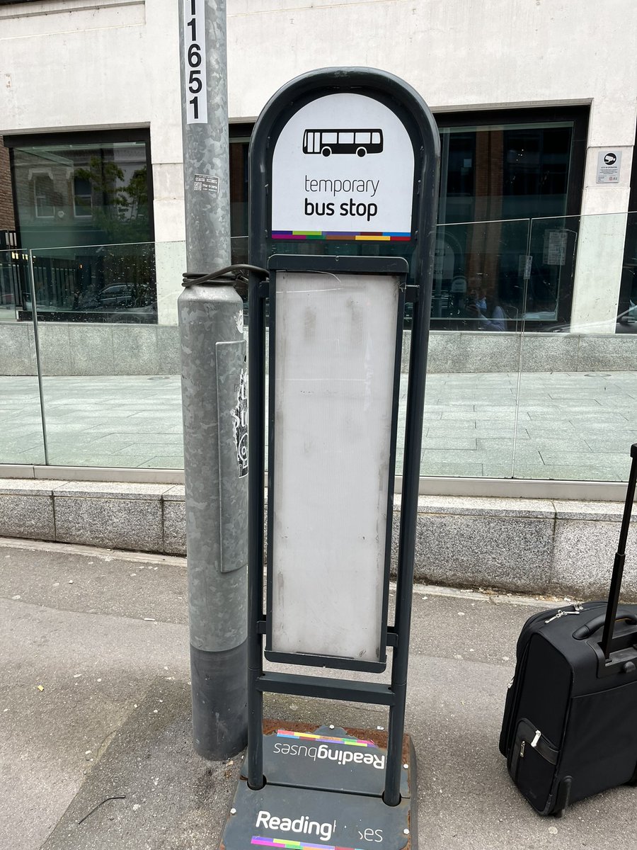 docfindlay's tweet photo. @reading_buses kings road temporary bus stop could do with some information to help passengers and visitors to Reading https://t.co/T5Y8uhQWKo