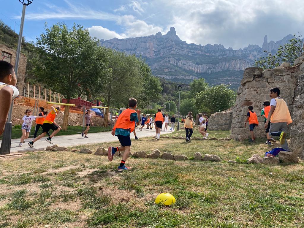 Celebrem el dia de l'educació física al carrer, tot jugant per diferents indrets de Monistrol. #DEFC2023