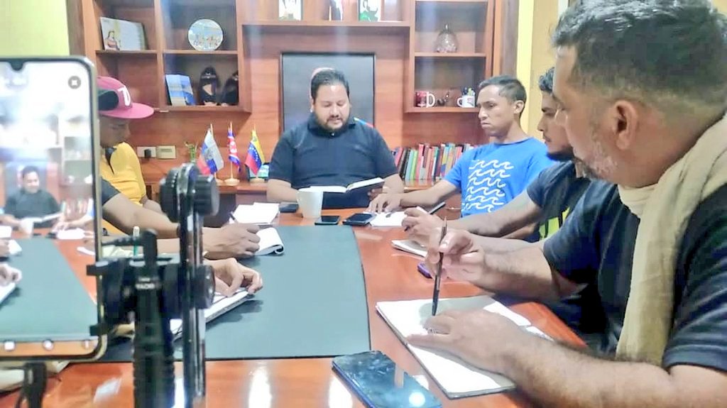 "Atención" 🔊💬 —A través del presente link 👇 youtube.com/live/G8d0G37ZV… podrás ingresar a la transmisión en vivo.
Lectura y Análisis de la Obra: KIM IL SUNG. Realizada el día martes #25Abr. 

 #ConSancionesNada <a href="/NicolasMaduro/">Nicolás Maduro</a> @TupamaroMRT