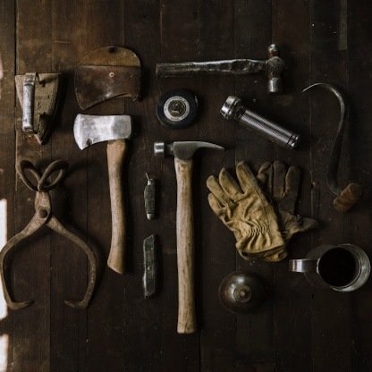 𝐒𝐄 𝐁𝐔𝐒𝐂𝐀 𝐒𝐔𝐏𝐄𝐑𝐕𝐈𝐕𝐈𝐄𝐍𝐓𝐄 :

     └ ┋Shane.
     └ ┋Zona de Cuarentena 1 ; Facción: Técnicos (especialidad: mecánica).
     └ ┋Hydrokinesis: creación, control y manipulación del agua.
     └ ┋FC: Thomas Doherty.