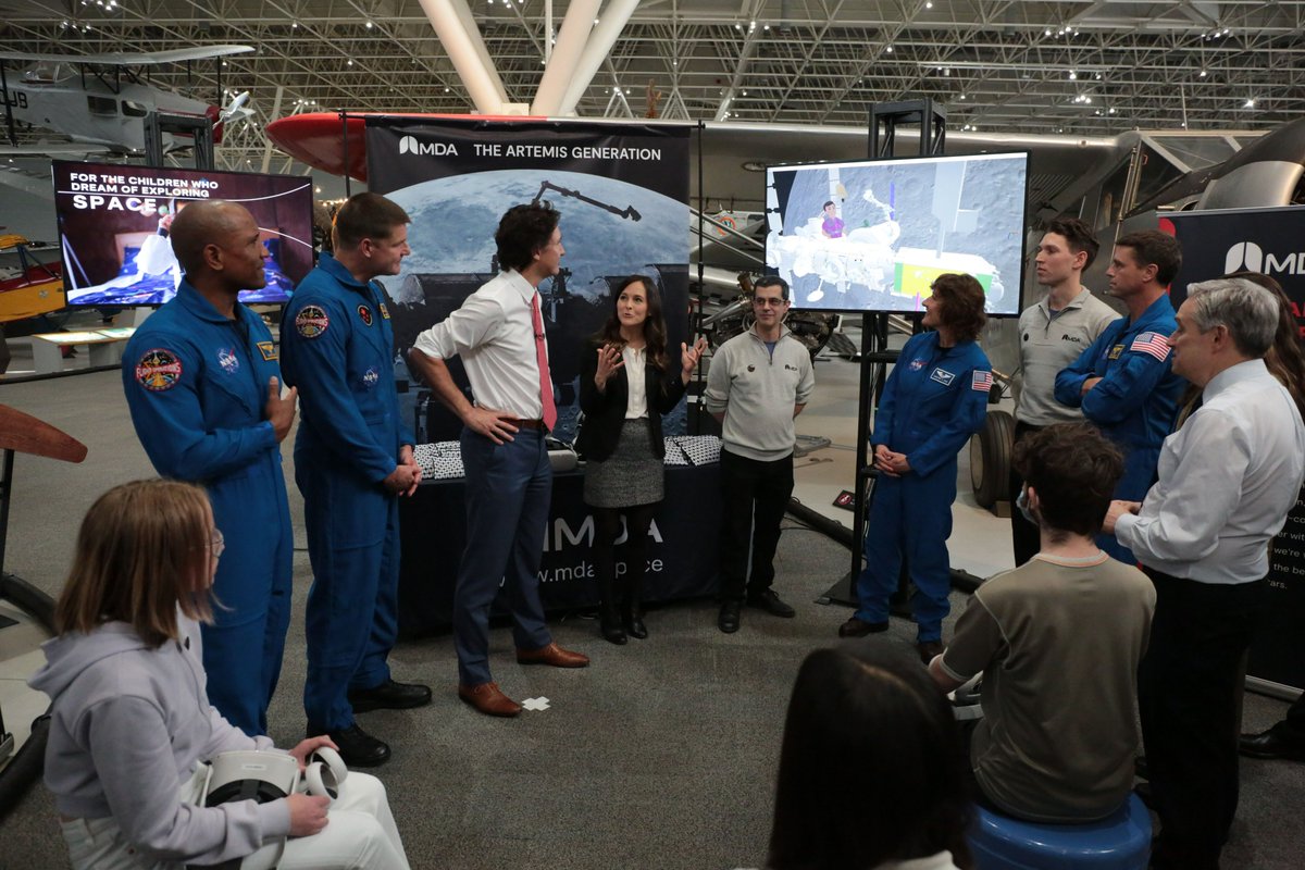 csa_asc's tweet photo. We’re all about space, and that means we’re all about collaboration. The Canadian space industry is well positioned to take full advantage of this new chapter of Moon exploration!
Learn more: https://t.co/x36FS8ARP1 https://t.co/4MXnAOvqjy