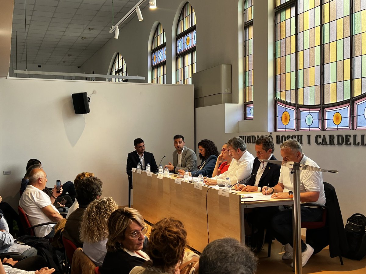 PSCSabadell's tweet photo. 🗣️ @polgibert participa del debat econòmic i d'urbanisme organitzat pel @cercle_entitats i explica la feina feta:

📈 + Atracció d’inversions 
🚀 Hub a l’Aeroport 
🏥 Escola d’infermeria 
🔬 + Recerca a l’entorn del Taulí 
🏭 + 65.500 m2 de nou sòl industrial 

#9compromisosxsbd https://t.co/HDtgXn8Ie1