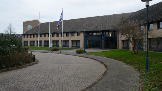 heturkerland's tweet photo. Ruziënde raadsleden Koffeman en Hoekstra leggen conflict bij -  https://t.co/UKtvPNzIvb https://t.co/fBr1yOKysD