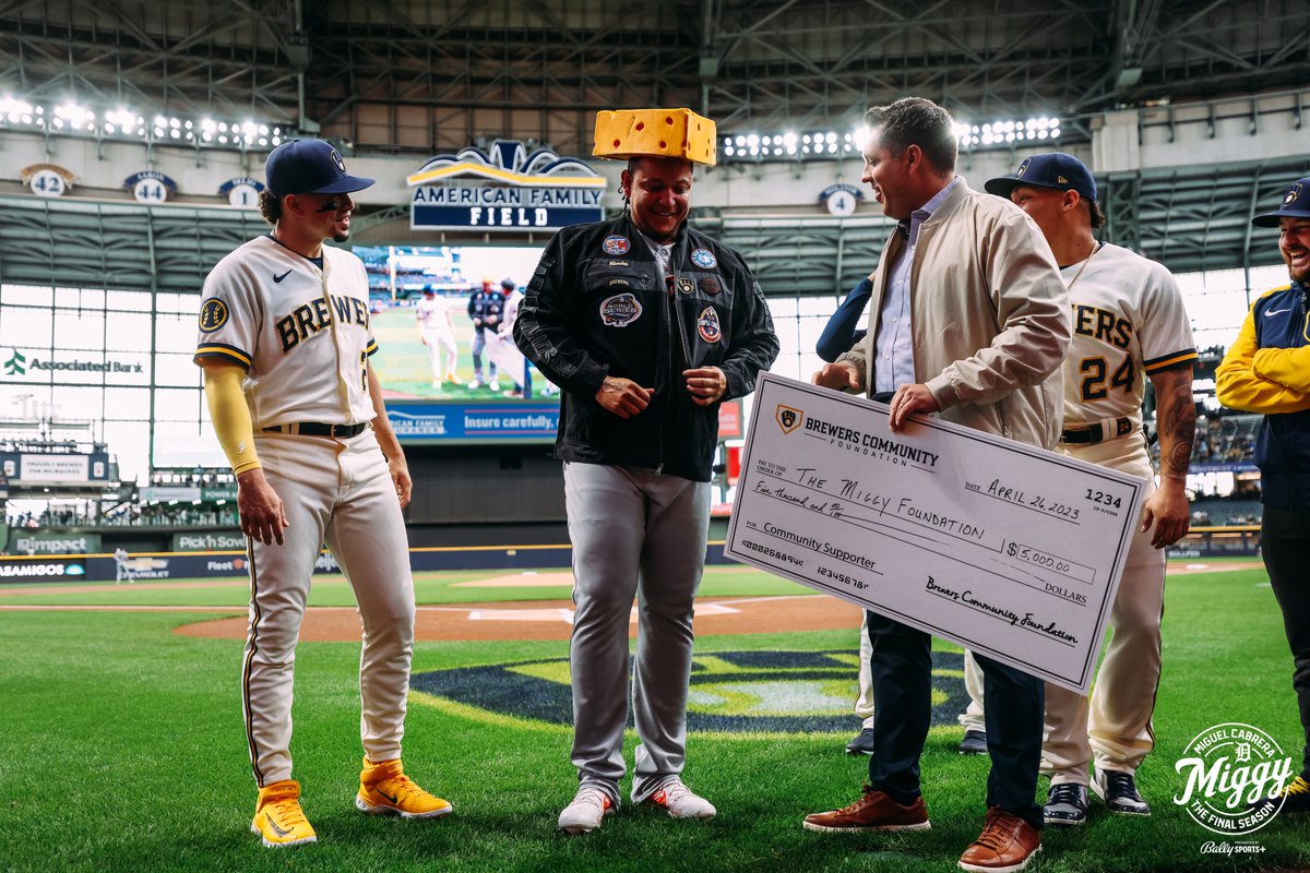 tigers's tweet photo. The big cheese. 🧀

Before his final game in Milwaukee, the @Brewers presented Miggy with some new headgear, a custom leather jacket, and a $5,000 check to the @MiguelCabrera Foundation.

#GraciasMiggy https://t.co/7tdulZPtQj