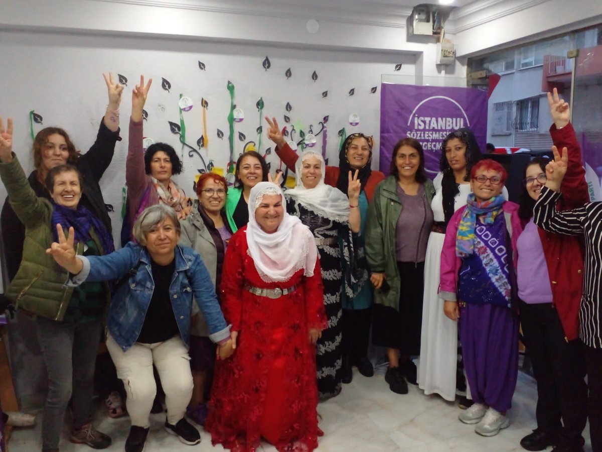 Yeşil Sol Parti Muratpaşa kadın seçim bürosu açıldı. Kadınlarla Birlikte Değiştireceğiz.