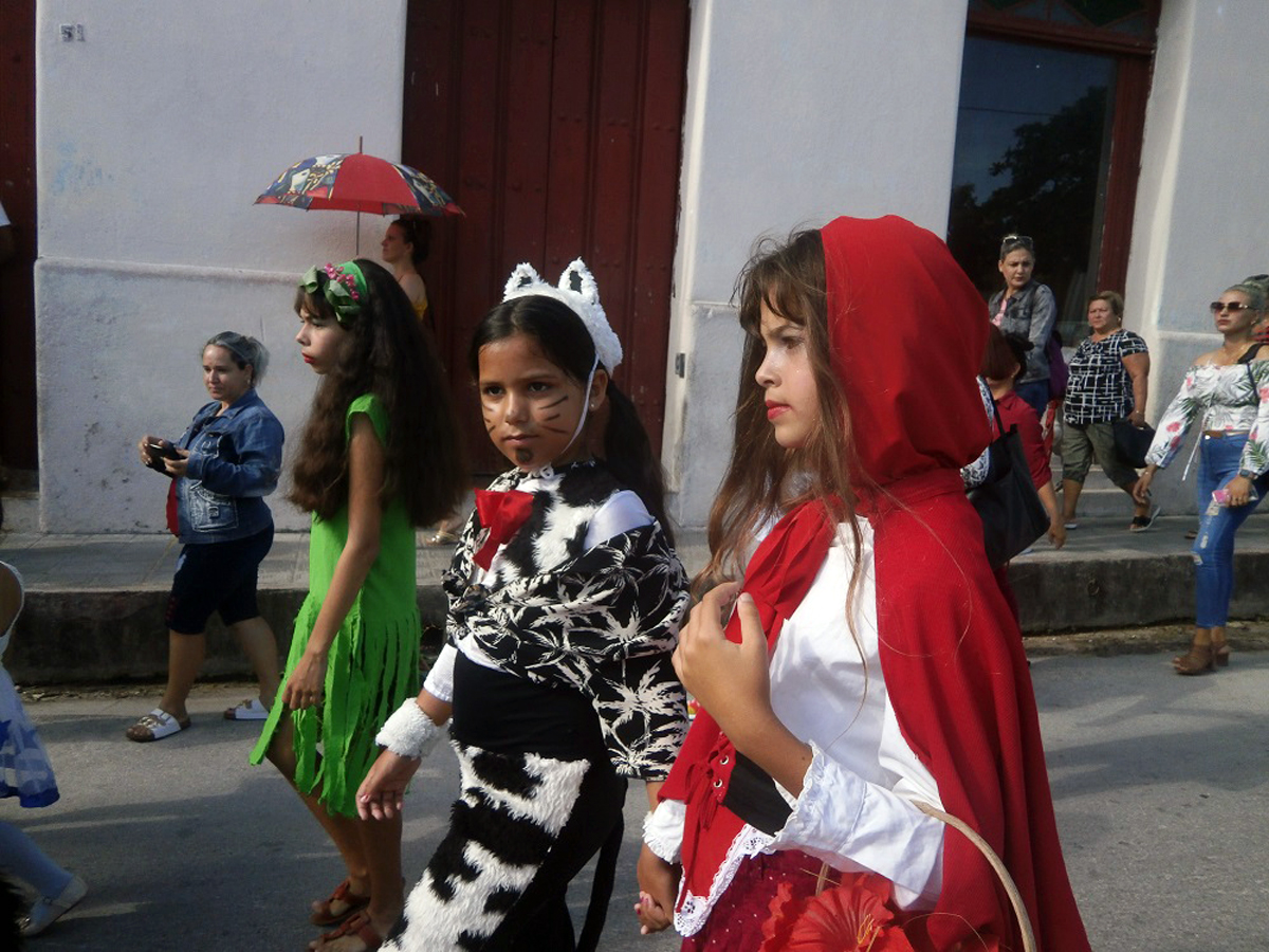 jibarama's tweet photo. #Jibarama2023
Y tenemos hermosas imágenes de nuestro Desfile, gracias a todos los que las han compartido en las redes. Disfrútenlas!! 

"Cine y Naturaleza para compartir en familia"

#festival #cine #cultura #MedioAmbiente #Gibara #Holguín #Cuba #cavernas #fotografía #documental https://t.co/dICkOBarFL