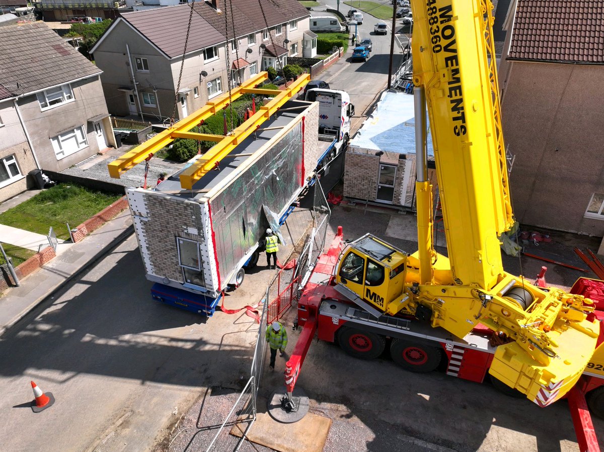 AerialJw's tweet photo. Filming the installation of @SoModular pods in the glorious sunshine yesterday. The complete modular system for new homes saves time and money on construction.

#construction #modularconstruction #sustainable #environmentallyfriendly #dilm #dronepilot #dronesforgood https://t.co/scg60EijjB