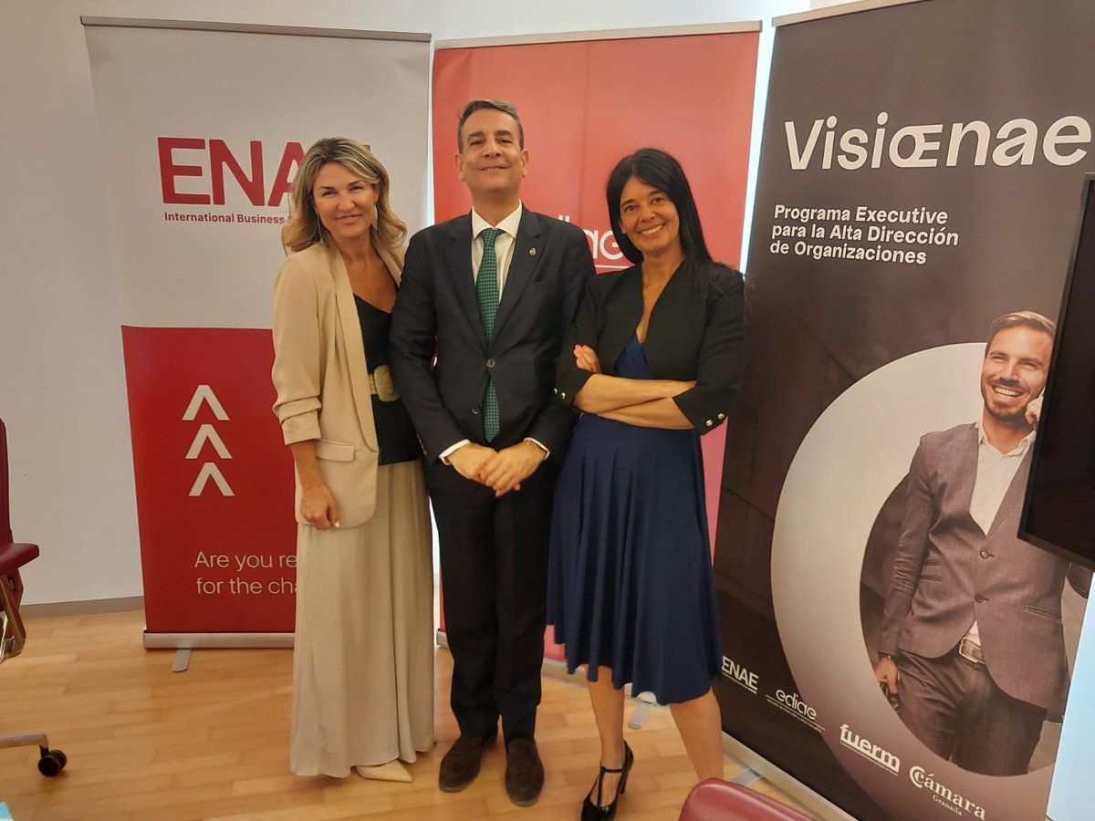 ENAEbusiness's tweet photo. 🔝🔝¡Llegó el día! Damos comienzo, junto a @ediae_camara, a la primera edición de #VISIONAE con una primera sesión insuperable de la mano de Silvia Leal , experta internacional en tendencias y tecnología.
La primera jornada ha reunido con gran éxito a un grupo extraordinario de empresari@s y directiv@s de algunas de las principales empresas de la Comunidad de Andalucía.
Una celebración llena de aprendizaje, en la que los participantes pudieron conocer el impacto de la tecnología en la transformación digital e innovación. Además, Silvia Leal nos mostró su visión sobre el auge de las redes sociales, Chat GPT y hasta el metaverso.
¡Fue una experiencia fascinante y muy enriquecedora para todos!
#SomosENAE #ENAE #Visionae