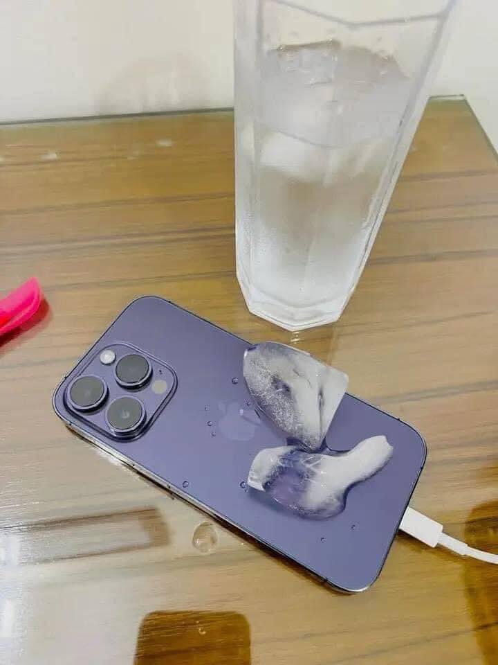 *Usuários de iPhone agora mesmo*