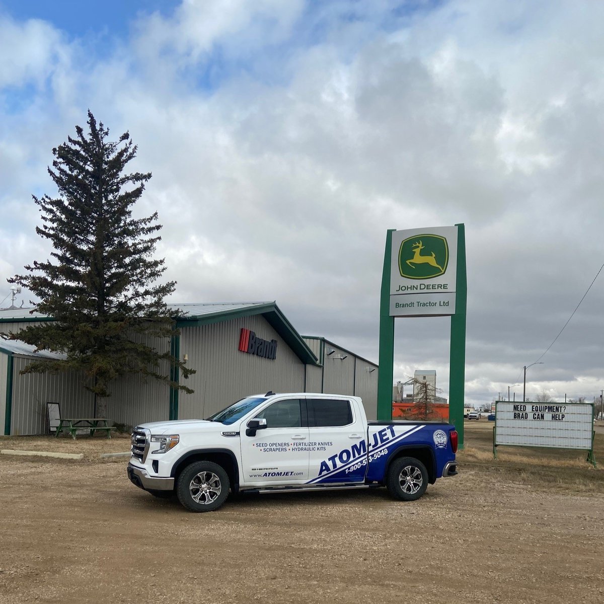 AtomJetAg's tweet photo. Thanks to the team at @Brandt_AG in Coronation AB for working together with us to ensure that farmers have their openers and fert knives ready for #plant23 #AtomJetAG https://t.co/hDjgYNKyRX