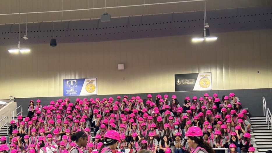 JoerisGC's tweet photo. Happy to have participated as a discussion leader at the @ConstructionC3 #SHEbuildsHouston event for 1,700 @katyisd young women. Seeing so many pink hard hats was beautiful. After all, it doesn't have to be Wednesday to wear pink in the field! ππ·ββοΈ
#WomenInConstruction #JoerisGC https://t.co/pV3xhW6vYD