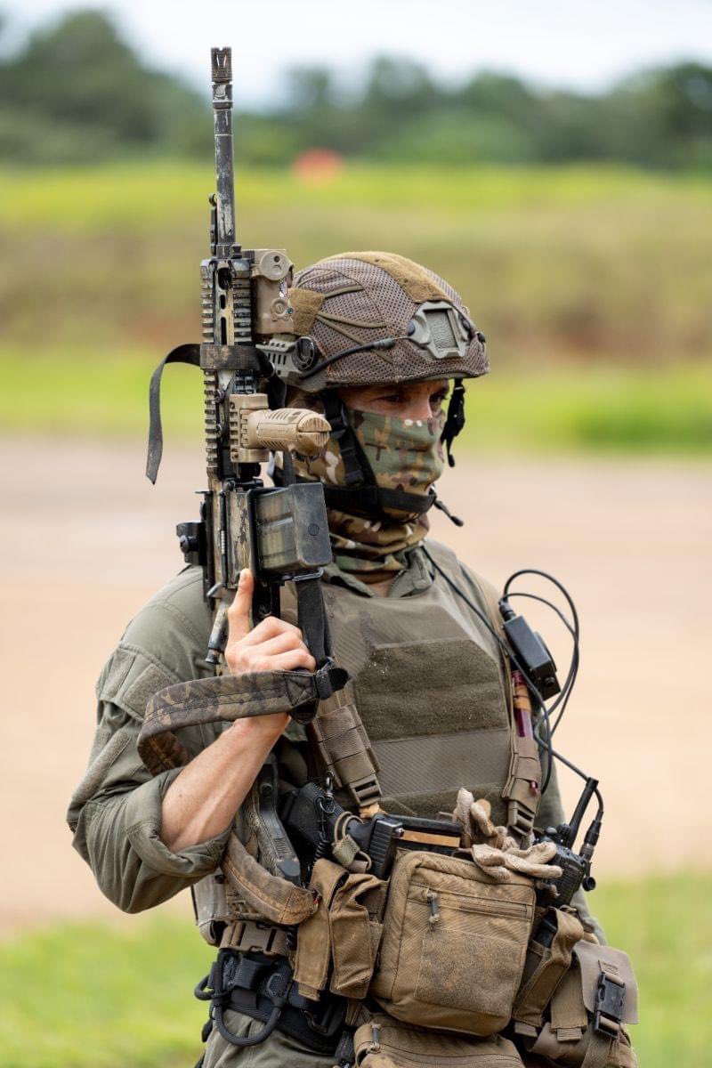 ForceSpecialeFr's tweet photo. Opérateurs du GIGN de métropole détaché à Maripasoula en Guyane lors de la traque du trafiquant ayant tué du major Arnaud Blanc 🇫🇷 #GIGN #UnitéSpécialeFrancaise https://t.co/atgW49L5DP