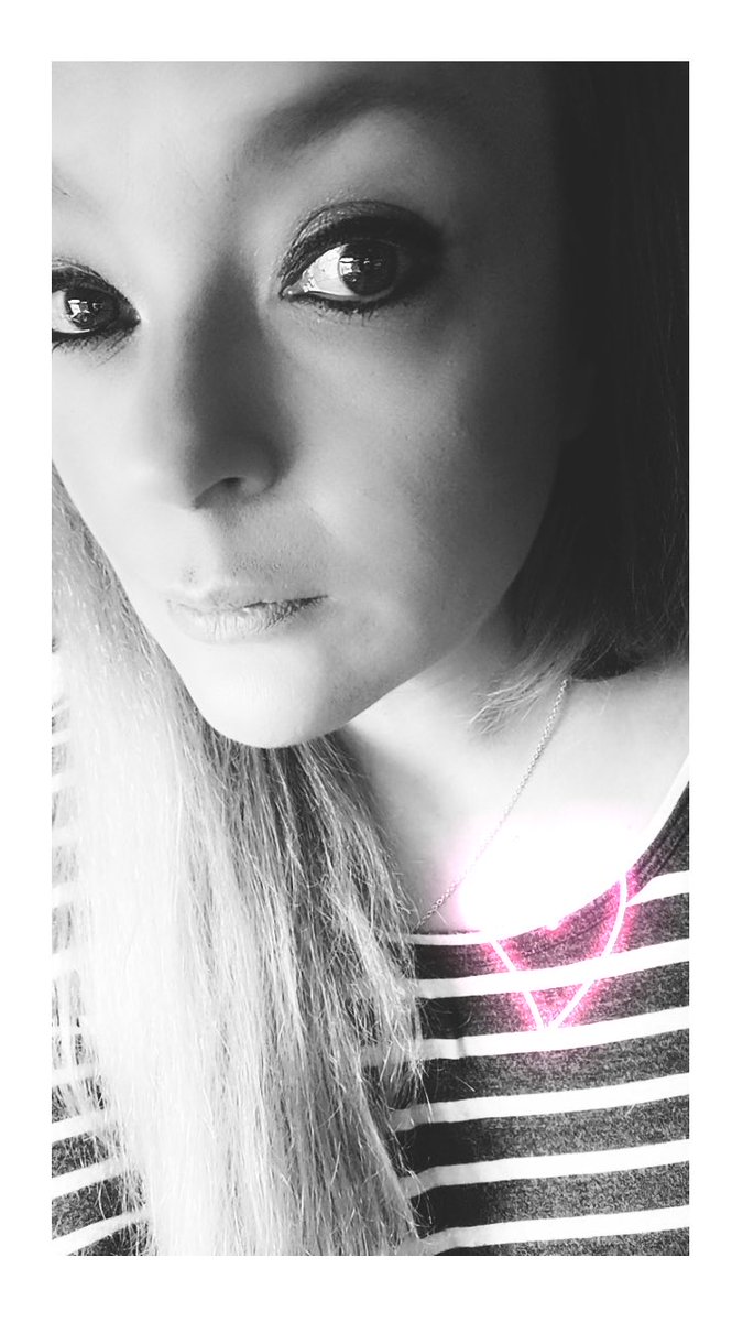 The Real X3 AlleyKatt on Twitter: "Just me right now. 💋"