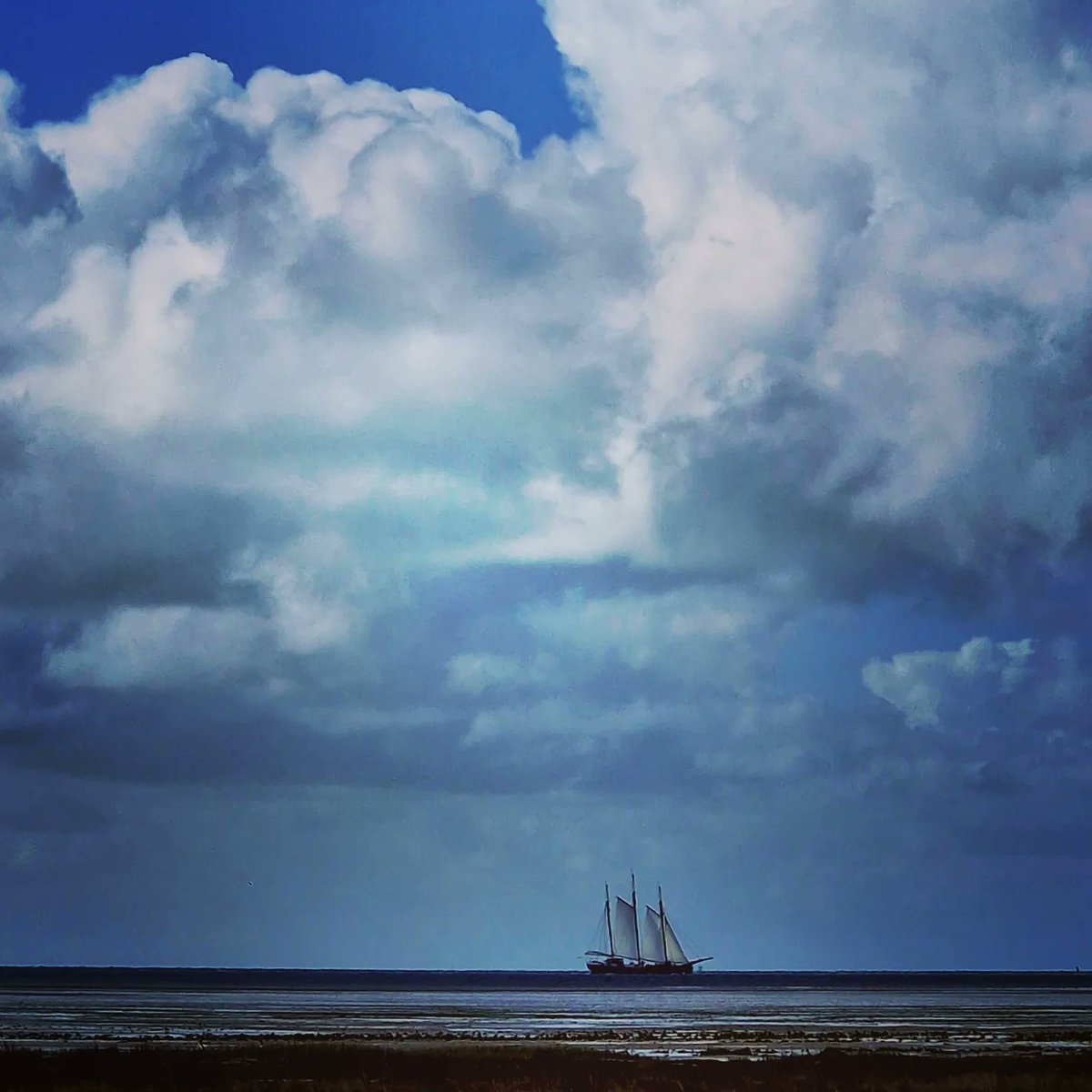 Dreigende luchten boven de Waddenzee #Terschelling <a href="/DZK_deWadden/">De Zee Kust DE WADDEN</a> <a href="/DZK_TS/">De Zee Kust TERSCHELLING</a>