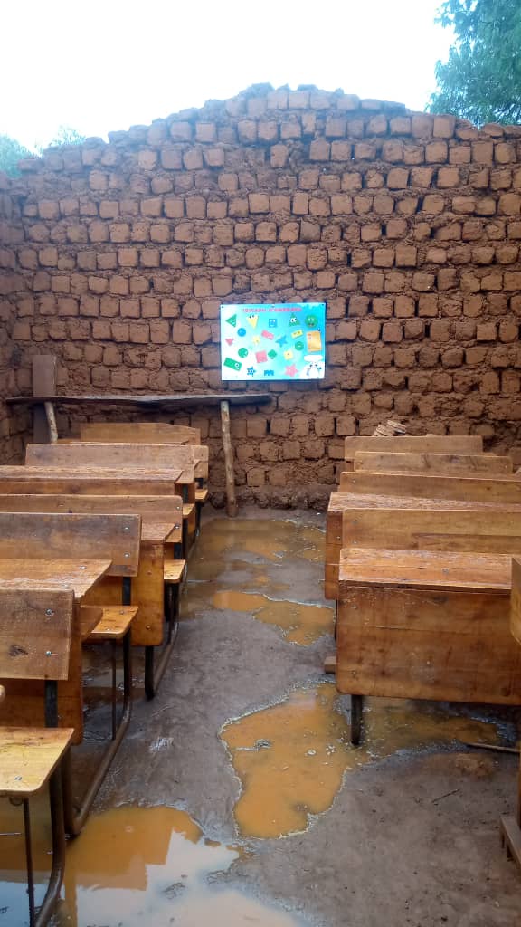 JishoRyiza's tweet photo. Le @BurundiGov devrait être sérieux dans la construction des infrastructures. Ici on est à Kajondi, province #Burunga. Cette lâcheté doit cesser. #Vision40_60. 
@GeneralNeva, 
@MielsBurundi , @MESRS4 , @Capt_Dukundane https://t.co/7niPq2muur