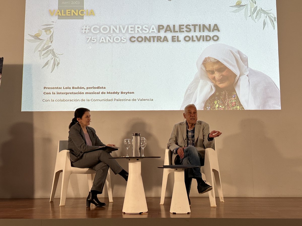 centredelcarme's tweet photo. #ConversaPalestina🗣 Hui al #CCCC dialoguem sobre la situació actual de la població refugiada de #Palestina amb @UNRWAes.

💬 A la conversa, presentada per @LolaBanon,  participen Rawaa Abu Abdou i Omar Dogaym (refugiats) i els experts d'Orient Pròxim @SusoNunez i @Raquel_Marti_. https://t.co/SPyB3jii0s