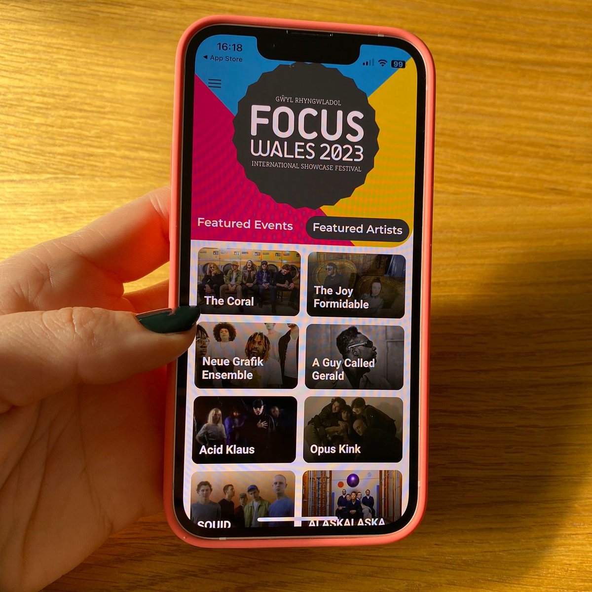 Lawrlwythwch ein App 2023! Download our FOCUS Wales 2023 App 📱 now for FREE with @Aloompa at focuswales.com/info plan your festival, browse the artists, 🌟 your favourites, build your schedule, and receive 15 minute notifications before they take to the stage!