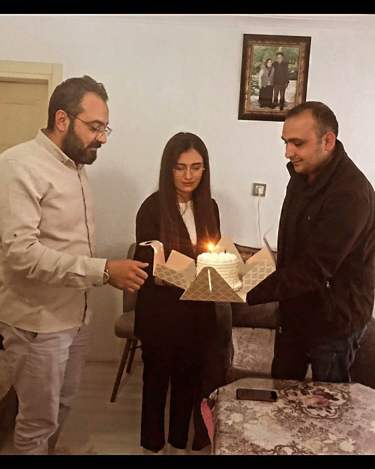 AkGenclikGlshr's tweet photo. AK Gençlik yine bildiğiniz gibi 😎

İlçe Başkanımız @cgrsnmz ve İlçe Gençlik Kolları Başkanımız @yusuf_bozan birlikte İlçemizde ikamet eden genç arkadaşlarımızın doğum günlerini kutluyoruz.

AK Gençlik unutmaz 😉

#GençArazi https://t.co/5aGfAxwWQh