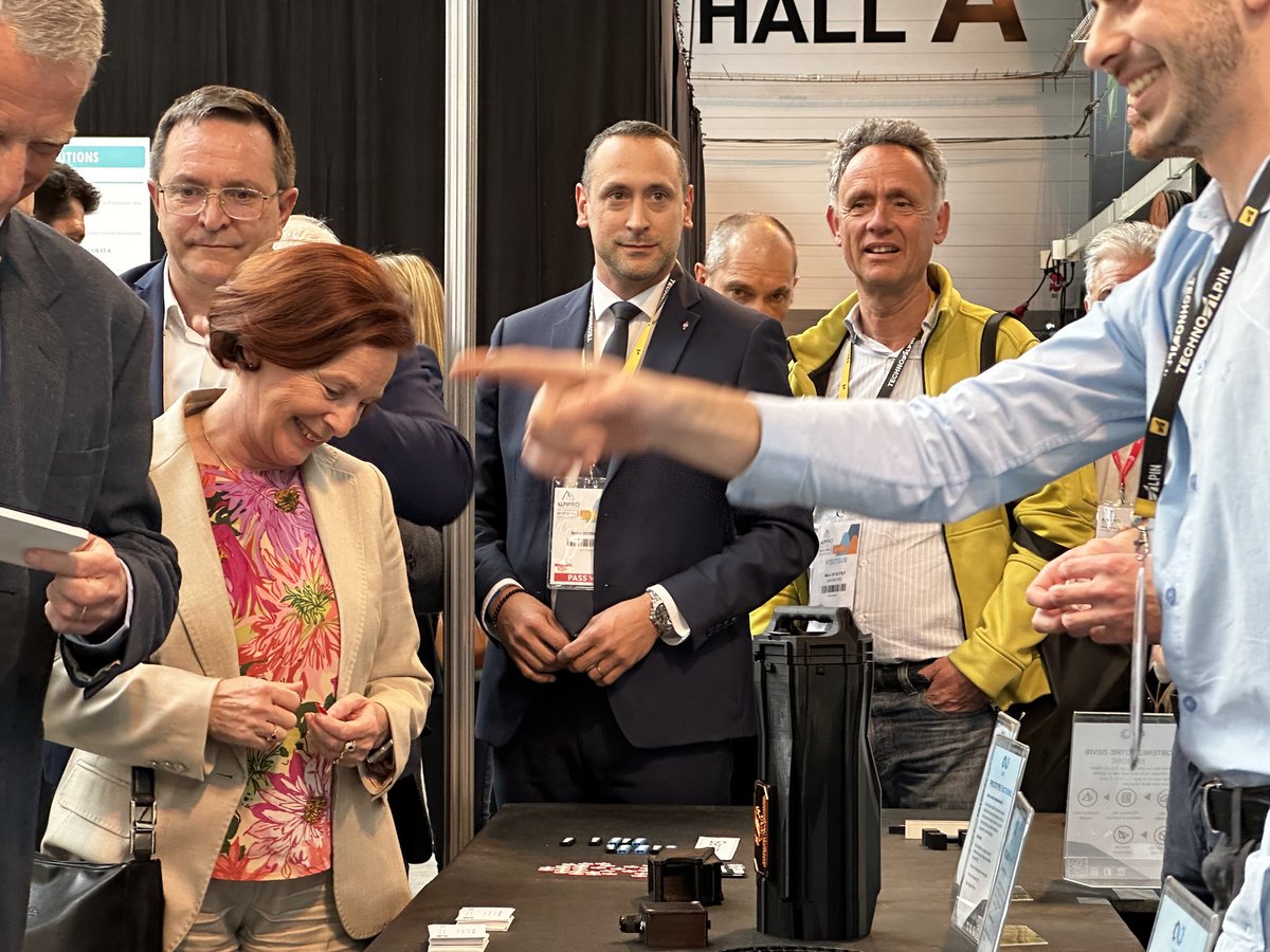 B_Bernard73's tweet photo. 🏔 Présent avec @RemiGarnier_ à l'inauguration du salon #ALPIPRO digital montagne, à Chambéry, pour rencontrer plus de 300 acteurs locaux qui font la richesse de notre territoire.
⛷️ Entre innovations et réflexions sur la montagne de demain, la Savoie a tout pour réussir ! https://t.co/CHj5FauWta