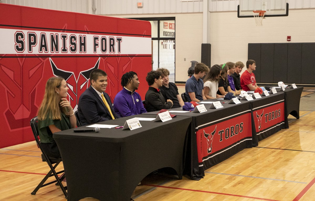 GCMSportsAL's tweet photo. The second Spring Signing Day stop was on the hill in Spanish Fort where 11 athletes from 7 sports cemented commitments: Braeden Holston, Reeve White, Josiah Hixon, Jacob Godfrey, Reed Hopkins, Colin Spuler, Zoe Wise, McKynzie Dawson, Byron McElroy, Goodwin Holley and Hunter Hall https://t.co/FLSgUN7ax3
