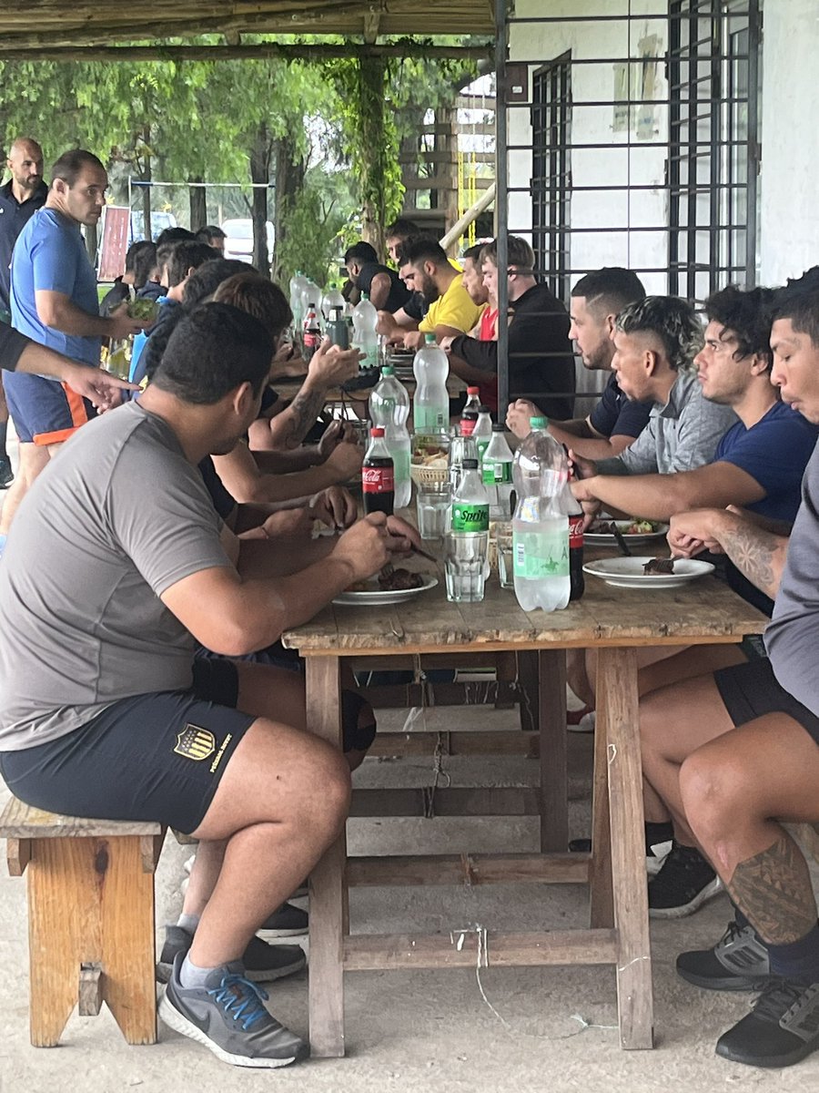 champagnatclub's tweet photo. Gracias Sudamérica XV por la visita a nuestro club.

Un gusto recibirlos y un honor que nos hayan elegido para venir a entrenar 

@RugbyUruguay @sudamericarugby https://t.co/6JLVmi32F4