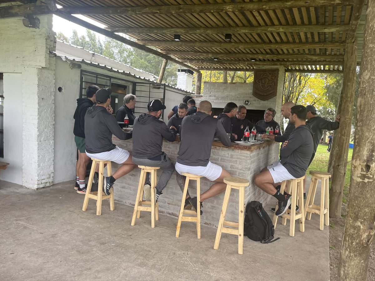 champagnatclub's tweet photo. Gracias Sudamérica XV por la visita a nuestro club.

Un gusto recibirlos y un honor que nos hayan elegido para venir a entrenar 

@RugbyUruguay @sudamericarugby https://t.co/6JLVmi32F4