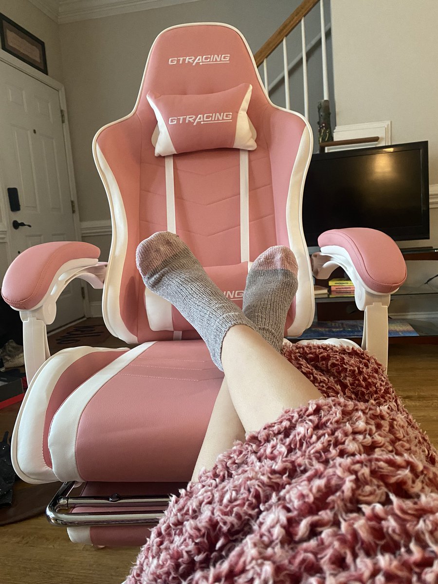 dmalgra's tweet photo. The pink chair has arrived who wants pics 😈 $dmalea 
Feet fetish sock pic seller buyer gamer stoner princess https://t.co/reGbTblT8p
