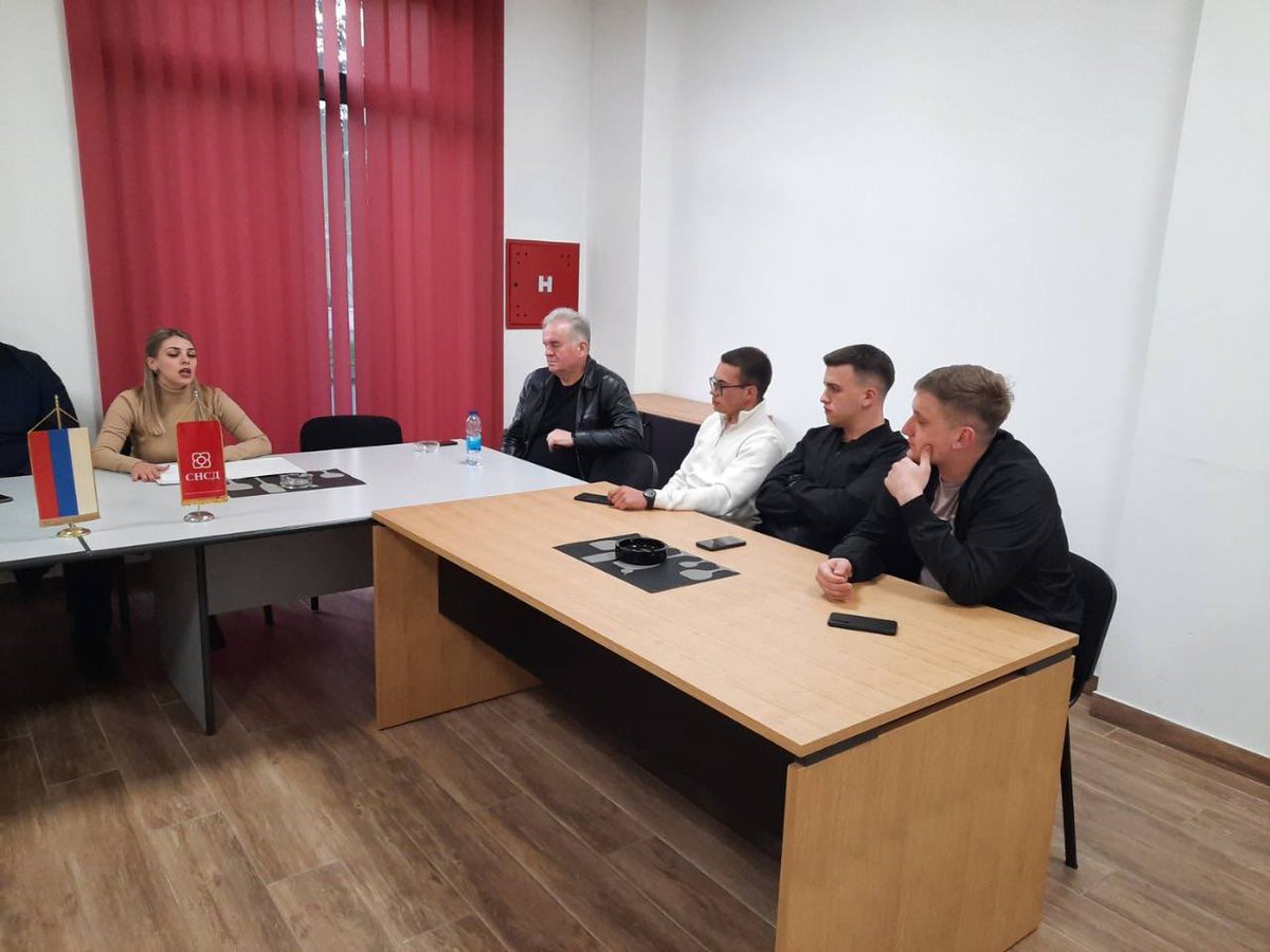 msdsrpska's tweet photo. Обилазимо нашу Републику, сваки град и општина заслужују једнак третман и посебну пажњу што је наш циљ у будућем раду!
Успјешно је одржан састанак руководоства Младих социјалдемократа и ОО МСД #Srbac. https://t.co/hwX0j18pjD