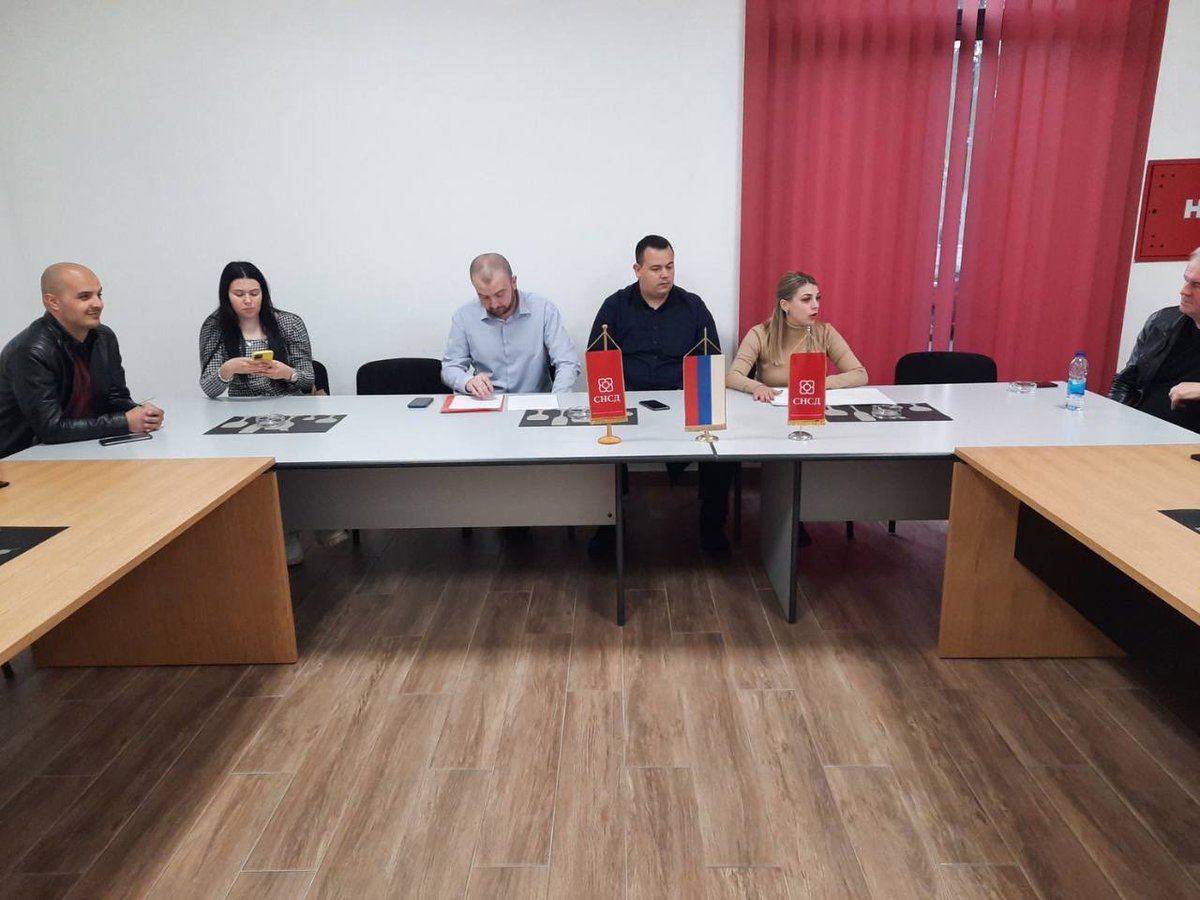 msdsrpska's tweet photo. Обилазимо нашу Републику, сваки град и општина заслужују једнак третман и посебну пажњу што је наш циљ у будућем раду!
Успјешно је одржан састанак руководоства Младих социјалдемократа и ОО МСД #Srbac. https://t.co/hwX0j18pjD