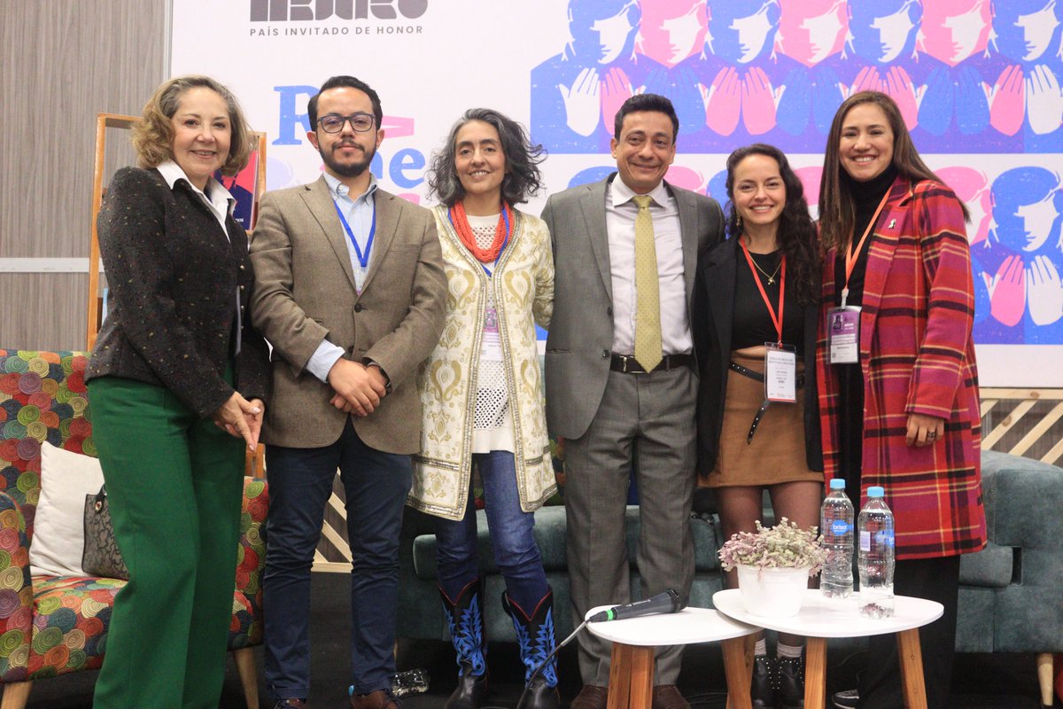 Derechodeautor's tweet photo. Finaliza nuestro primer día del #SeminarioDNDA: Literatura, Ilustración e Inteligencia Artificial a la luz del #DerechodeAutor

Agradecemos a los asistentes y expositores que hicieron posible este evento organizado por la #DNDA

@Cerlalc  @FILBogota @WIPO @CamLibro @Utadeo_edu_co https://t.co/KM9khAasCt