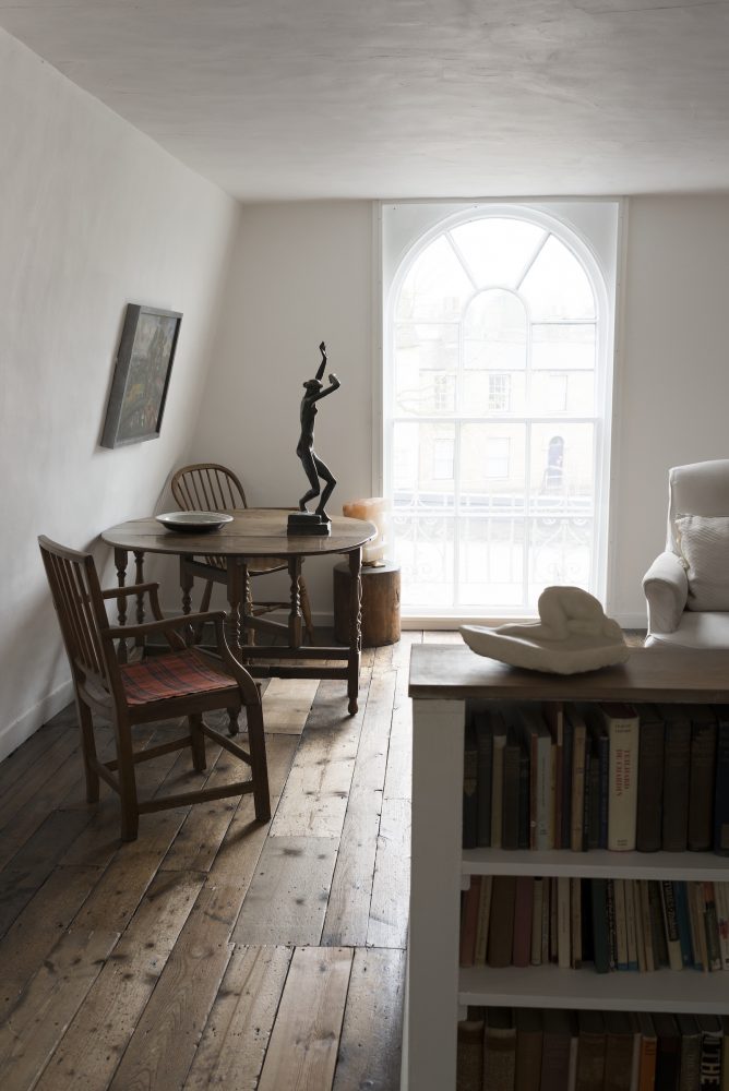 ThatArtBlog's tweet photo. A little shocked! Kettle’s Yard to charge admission to the house from now. 

There will be a standard admission charge of £10.50 (£12 with a donation) for House entry. With it free entry to anyone aged 25 and under - like the CU Students. Cambridge University own Kettles Yard. https://t.co/WWCm4rcuum