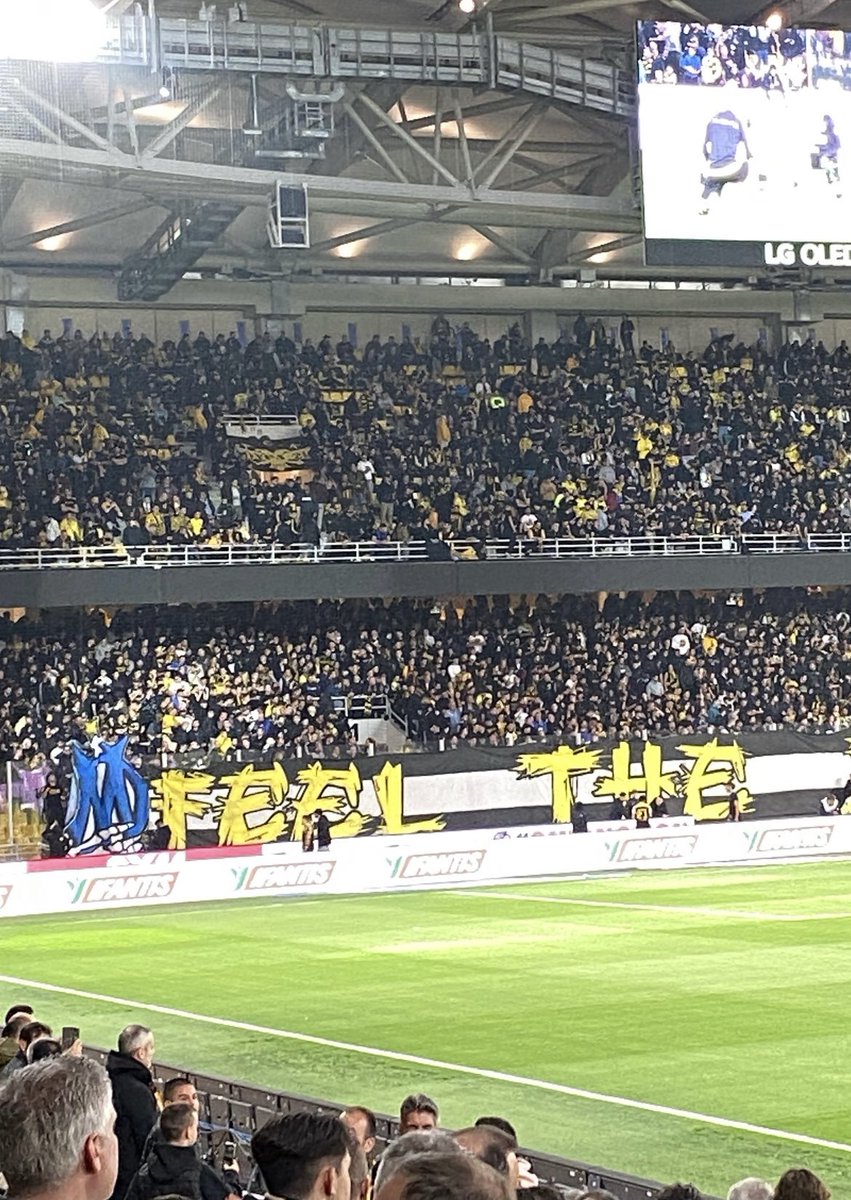 AEK_France's tweet photo. Présence spéciale ce soir pour la réception du PAOK 💛🤝💙 https://t.co/zPRtFdG8sm