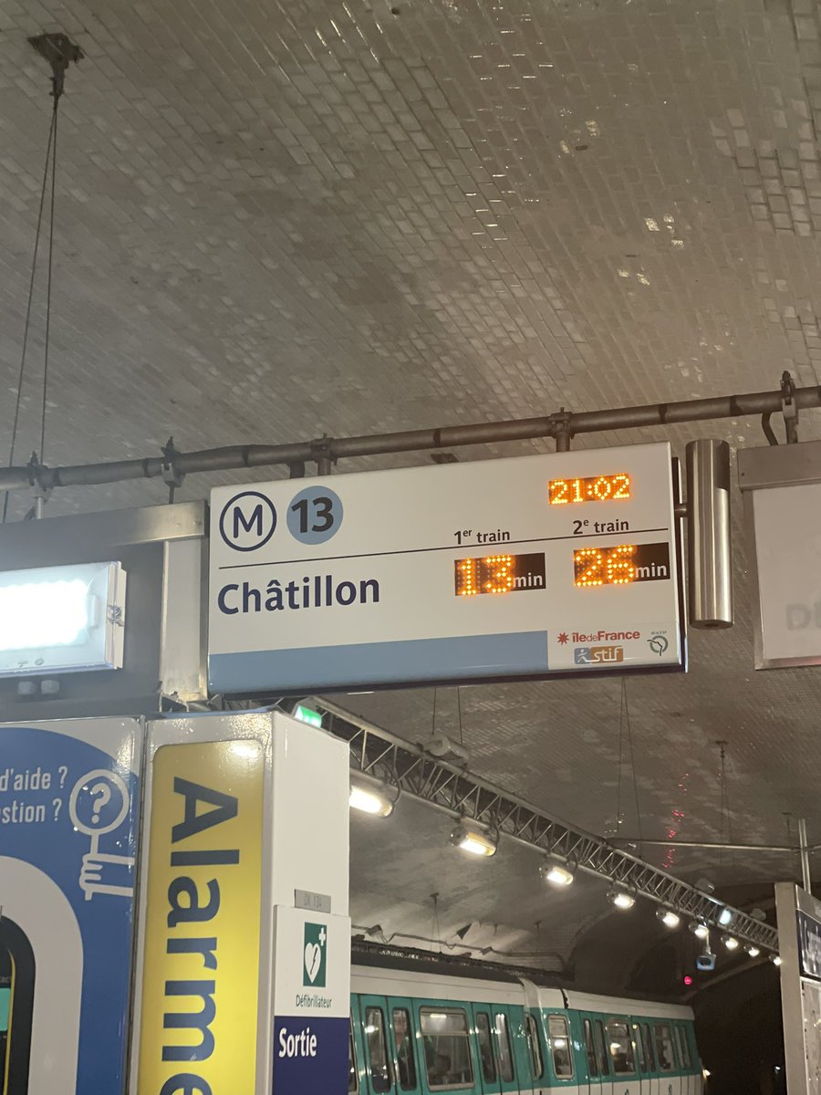 Mikelangelique's tweet photo. @Ligne13_RATP Bonsoir, C’est normal les trains toutes les 10min TOUS LES SOIRS passé 20h à St Ouen direction Châtillon ? Sérieusement à 85€ le navigo c’est plus que limite……… (photo prise hier soir) https://t.co/dMhGvc4Zji