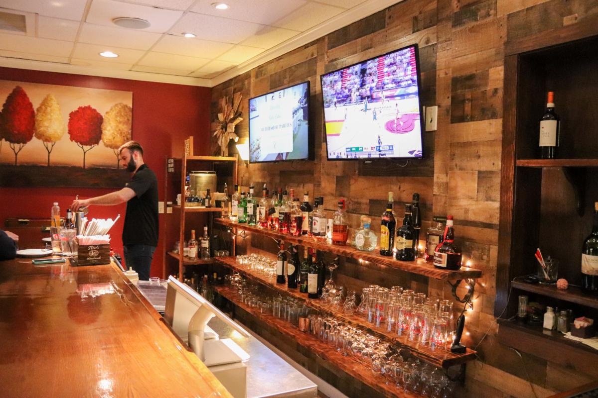 CoN_Restaurant's tweet photo. Join us tonight for 50 Cent Wings. 

Let us spice up your taste buds with our delicious chicken wings! Take your pick from a choice of 5 flavorful options - Buffalo, Sweet Red Chili, Garlic Parmesan, Honey BBQ, or Plain, and enjoy them piping hot and fresh with your friends and https://t.co/roR8GMyblW