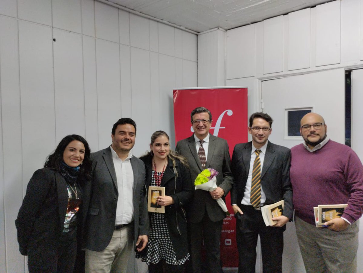 dan_gahe's tweet photo. Gracias a @EAlectrion, ayer fui parte de un lanzamiento muy emotivo en la @AFquito: La historia de @CedricHerrou, traducida al castellano por mi gran amigo, Camilo Larrea. ¡Además, logré el autógrafo del traductor y de @NunoOlmos en su "1822"! Noche completa. https://t.co/Fa9tW2rWag