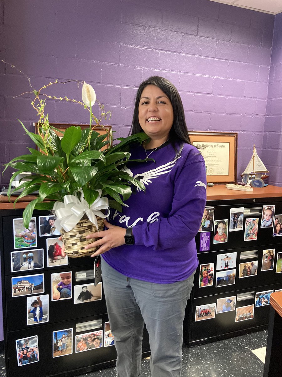 Happy Administrative Assistants Day to Ms. DeLeon who keeps the ship running @MeyerlandMS! #girlpower @MPVAPTO