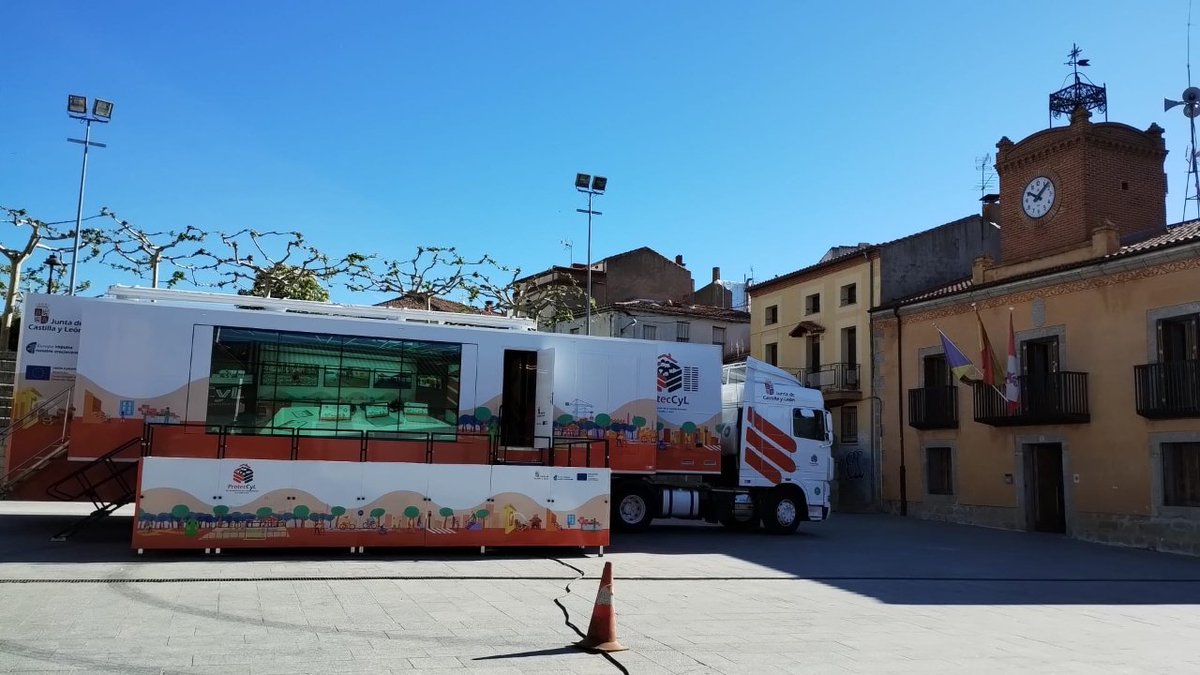irenecortesc5's tweet photo. 🟠🟠🟠 Hoy @ProtecCyl ha estado en:
📍 Burgohondo.
Vecinos y estudiantes se han  formado en #autoprotección ! 
@112cyl @jcyl https://t.co/qDePKOTd9Q