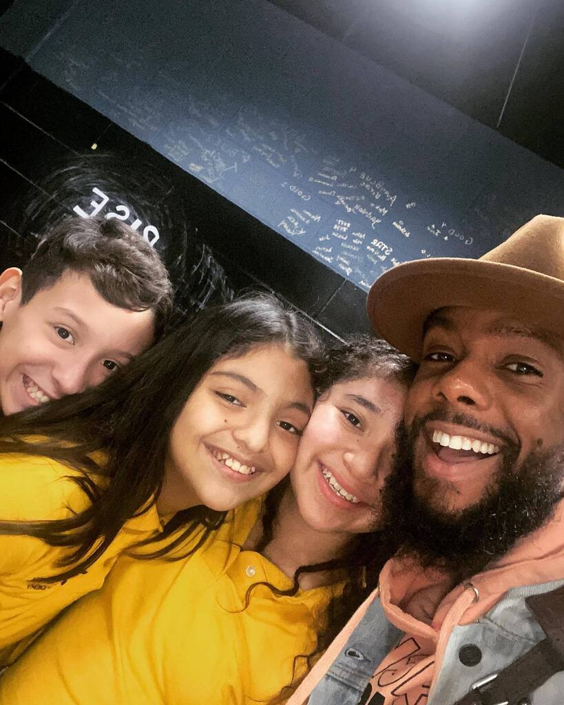InvertedArts's tweet photo. Thankful for the great work Artist Mentor @joedavispoetry is doing with the talented students at Columbia Academy during their ENCORE program! #spokenwordpoetry #creativity #whatsrightwithyou https://t.co/Yied6hbmoS https://t.co/B4USGDUJ5H