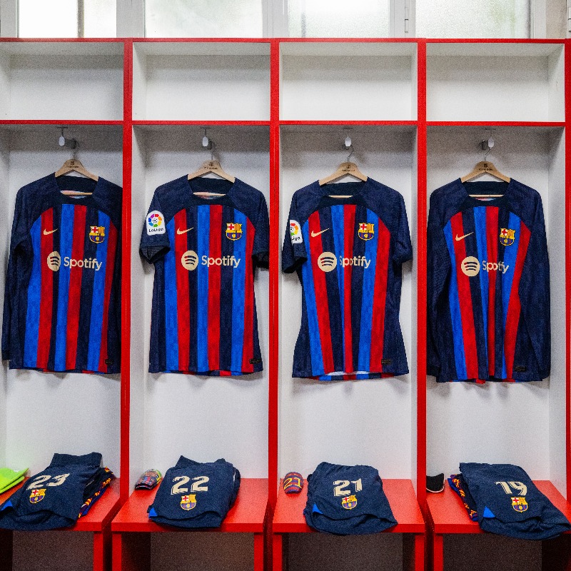 FCBarcelona's tweet photo. The best kit oat 🤩