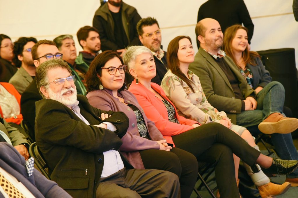 Seremía de Economía de la Región de Los Ríos (@economia_r_xiv) on Twitter photo Seremi <a href="/alevasquezsilva/">alevasquez🌳💜💚🏳️🌈</a> junto a Delegada <a href="/carlapenarios/">Carla Peña Rios</a>, Gobernador <a href="/LuisCuvertinoG/">Luis Cuvertino Gómez</a>, y autoridades regionales participan con la comunidad en Cuenta Pública del alcalde de <a href="/muniLosLagos/">Municipalidad de Los Lagos</a>, quién dió cuenta de la gestión municipal para mejorar la calidad de vida de las personas.👏 Seremi <a href="/alevasquezsilva/">alevasquez🌳💜💚🏳️🌈</a> junto a Delegada <a href="/carlapenarios/">Carla Peña Rios</a>, Gobernador <a href="/LuisCuvertinoG/">Luis Cuvertino Gómez</a>, y autoridades regionales participan con la comunidad en Cuenta Pública del alcalde de <a href="/muniLosLagos/">Municipalidad de Los Lagos</a>, quién dió cuenta de la gestión municipal para mejorar la calidad de vida de las personas.👏